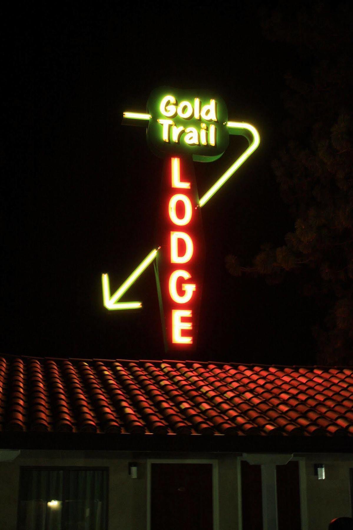פלייסרוויל Gold Trail Motor Lodge מראה חיצוני תמונה